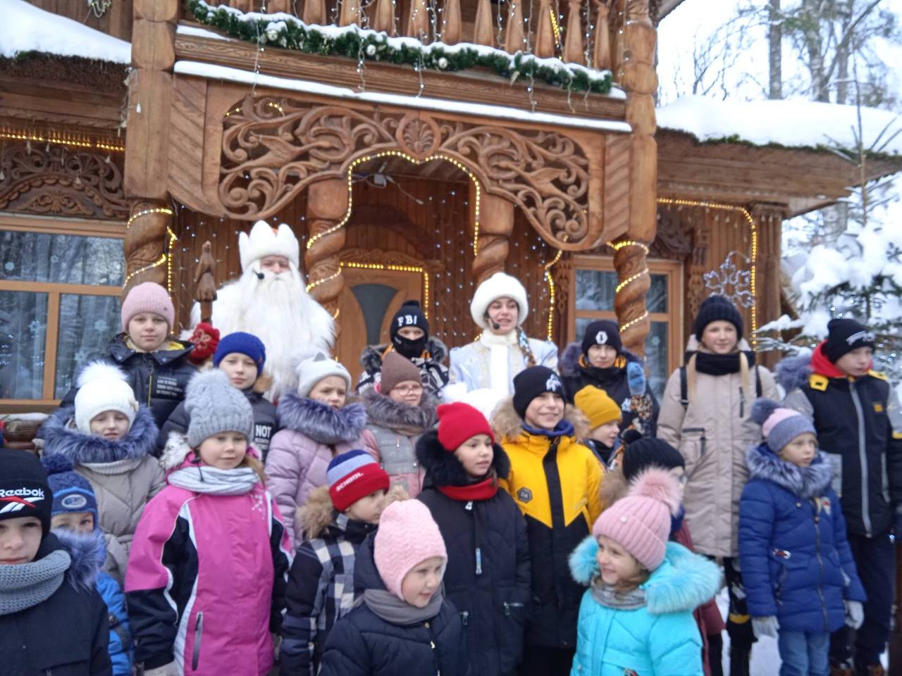 18.12.2022 года была организована экскурсия от профсоюза в Беловежскую пущу с посещением резиденции Деда Мороза!