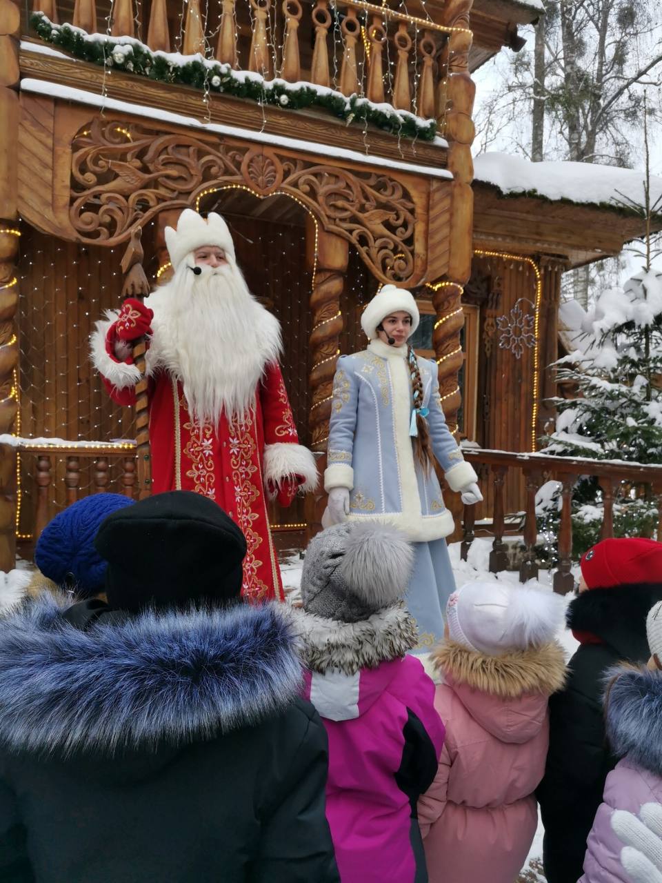 18.12.2022 года была организована экскурсия от профсоюза в Беловежскую пущу с посещением резиденции Деда Мороза!