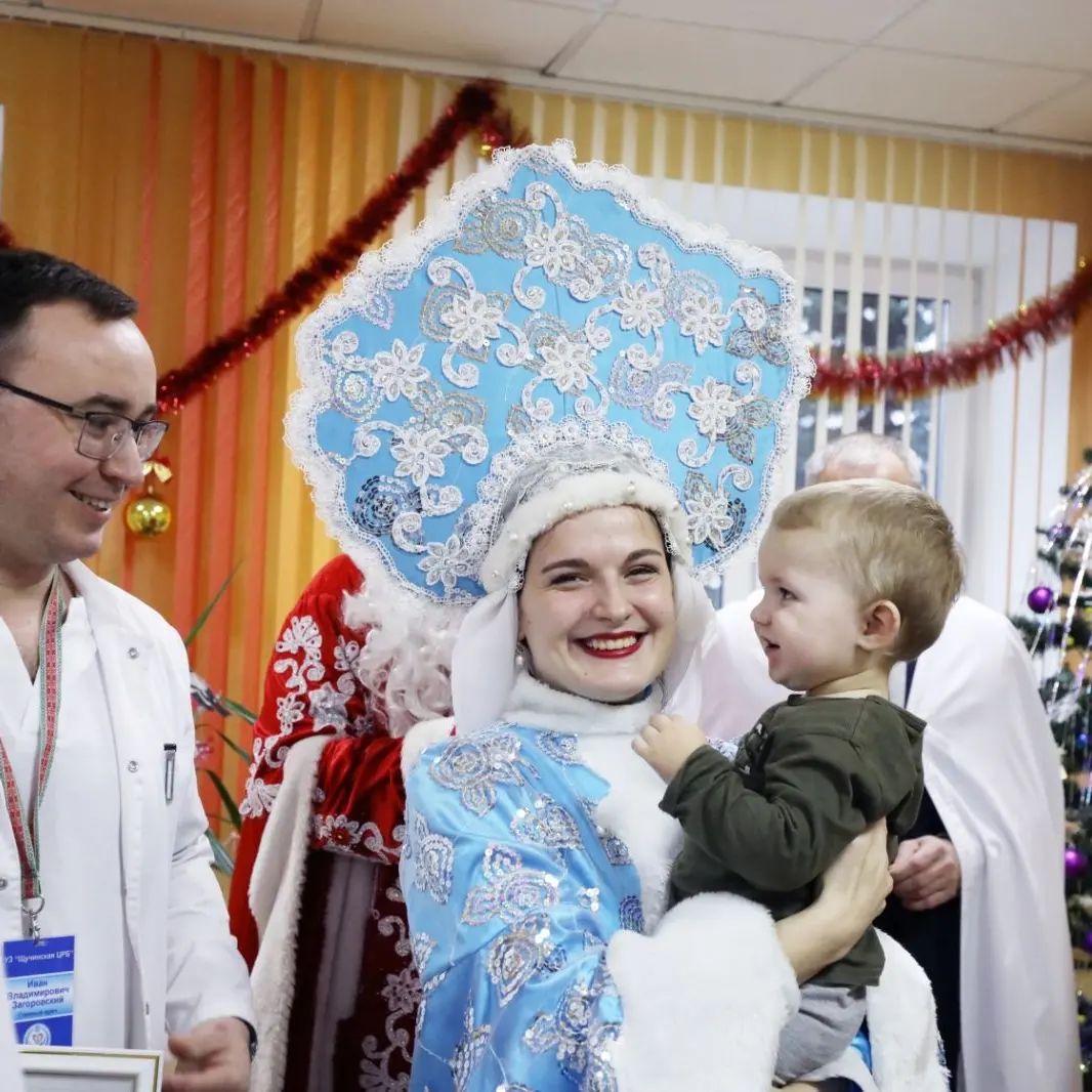 Акция "Наши дети". Сладкие подарки всем детишкам. Дед Мороз и Снегурочка!