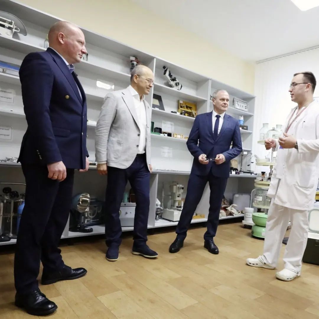 Акция "Наши дети". Сладкие подарки всем детишкам. Дед Мороз и Снегурочка!
