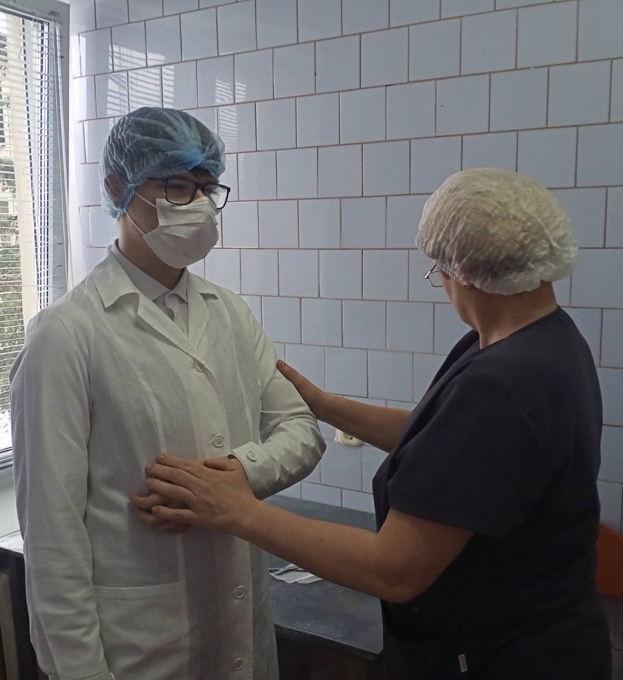«Шаг к медицине: учащиеся 10-х классов ГУО «Гимназия г. Щучина посетили районную поликлинику»