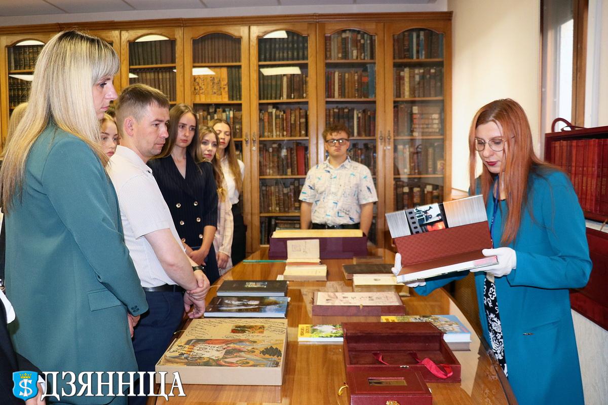«Молодежь Щучинщины познакомилась с работой белорусского парламента»